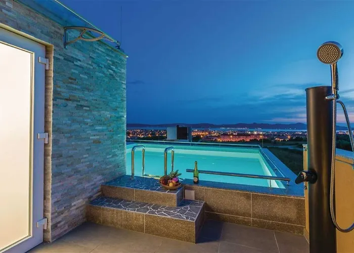 וילה Panorama With Rooftop Pool Ploce (Zadar)