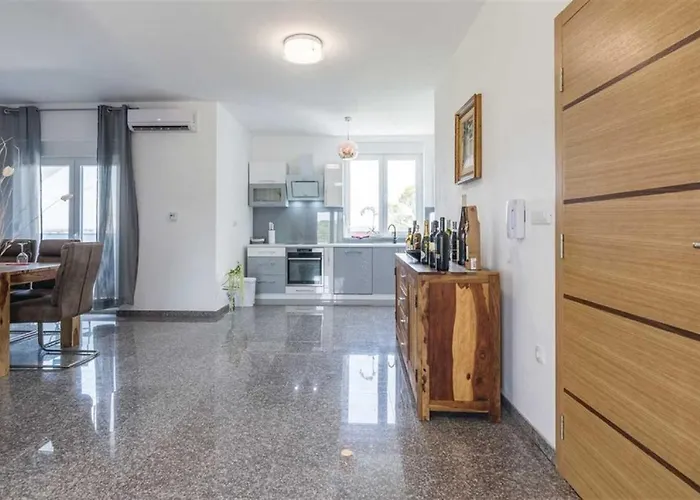 Villa Panorama With Rooftop Pool